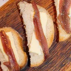 Бутерброды с анчоусами