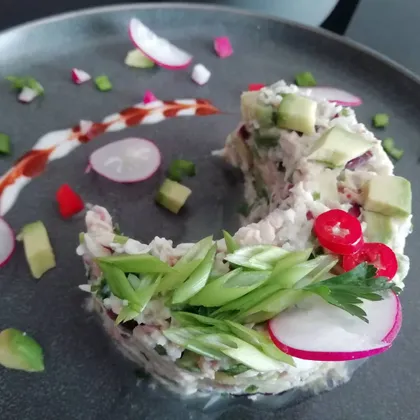 Пикантный салат с тунцом