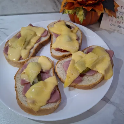 Горячие бутерброды с ветчиной