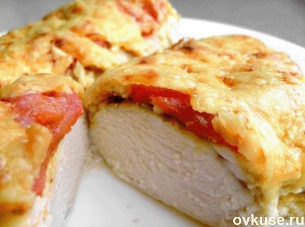 Курица под помидорами и сыром