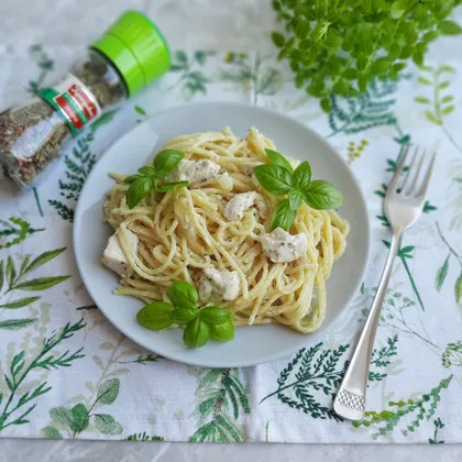 Паста с курицей в сливочном соусе 