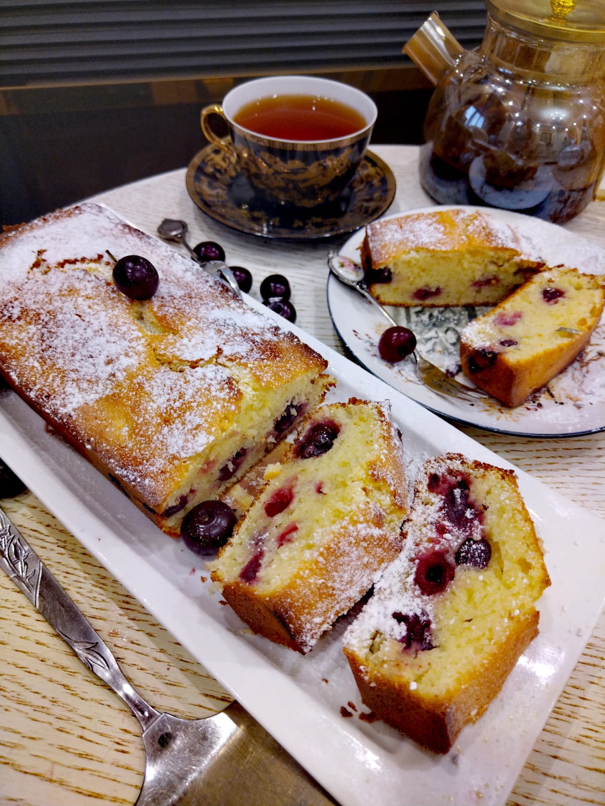 Манник с вишней