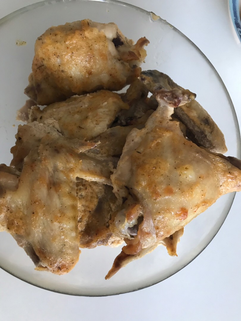 Запеченные куриные крылышки с картошкой в духовке