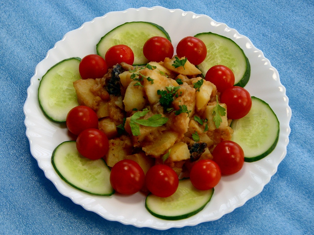 Картофель с горохом и грибами