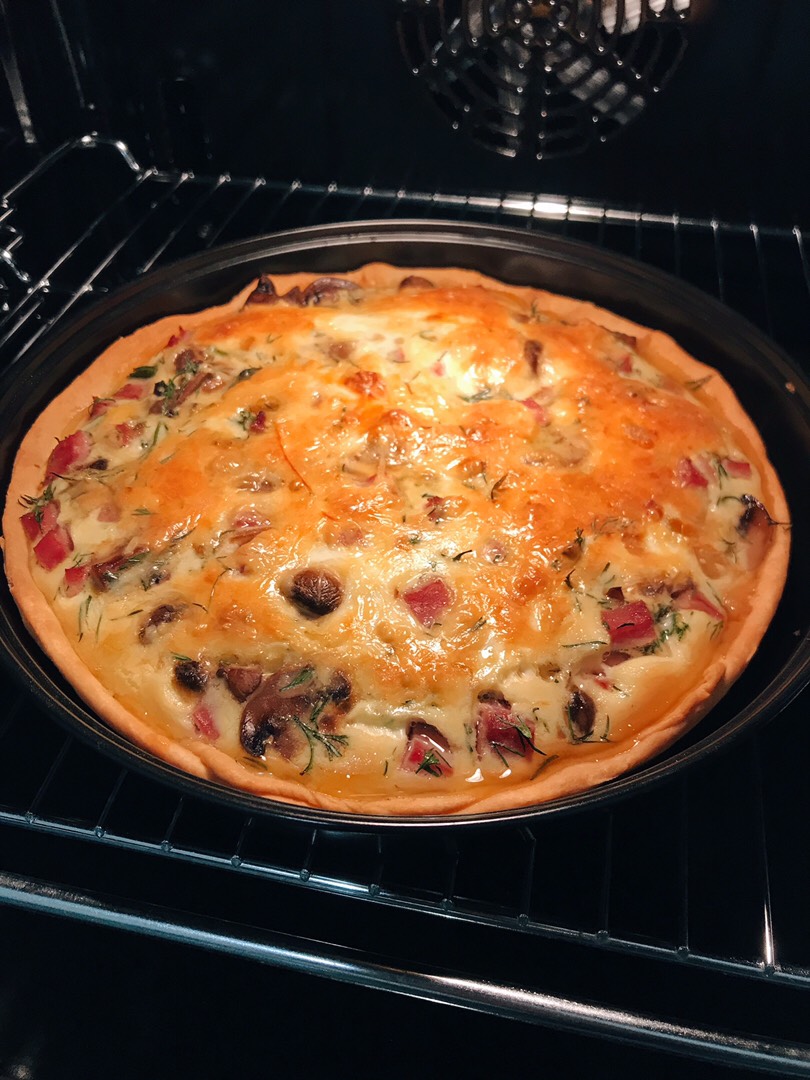 Киш с ветчиной и грибами