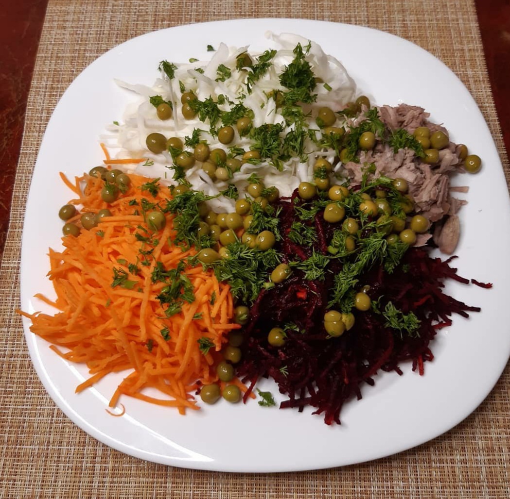 Салат «Козёл в огороде» с колбасой — рецепт с фото пошагово
