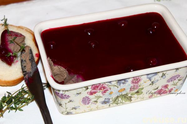 Паштет из куриной печени с клюквенным желе