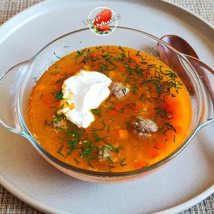 Томатный суп с мясными фрикадельками и нутом