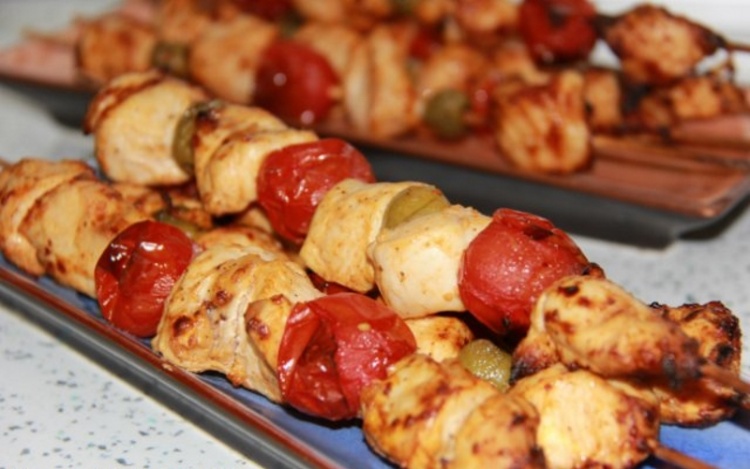 Шашлык в духовке на шпажках с овощами