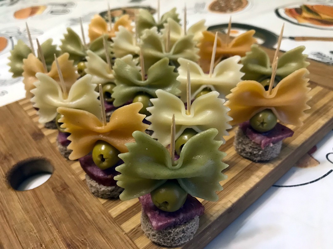 Канапе с макаронами