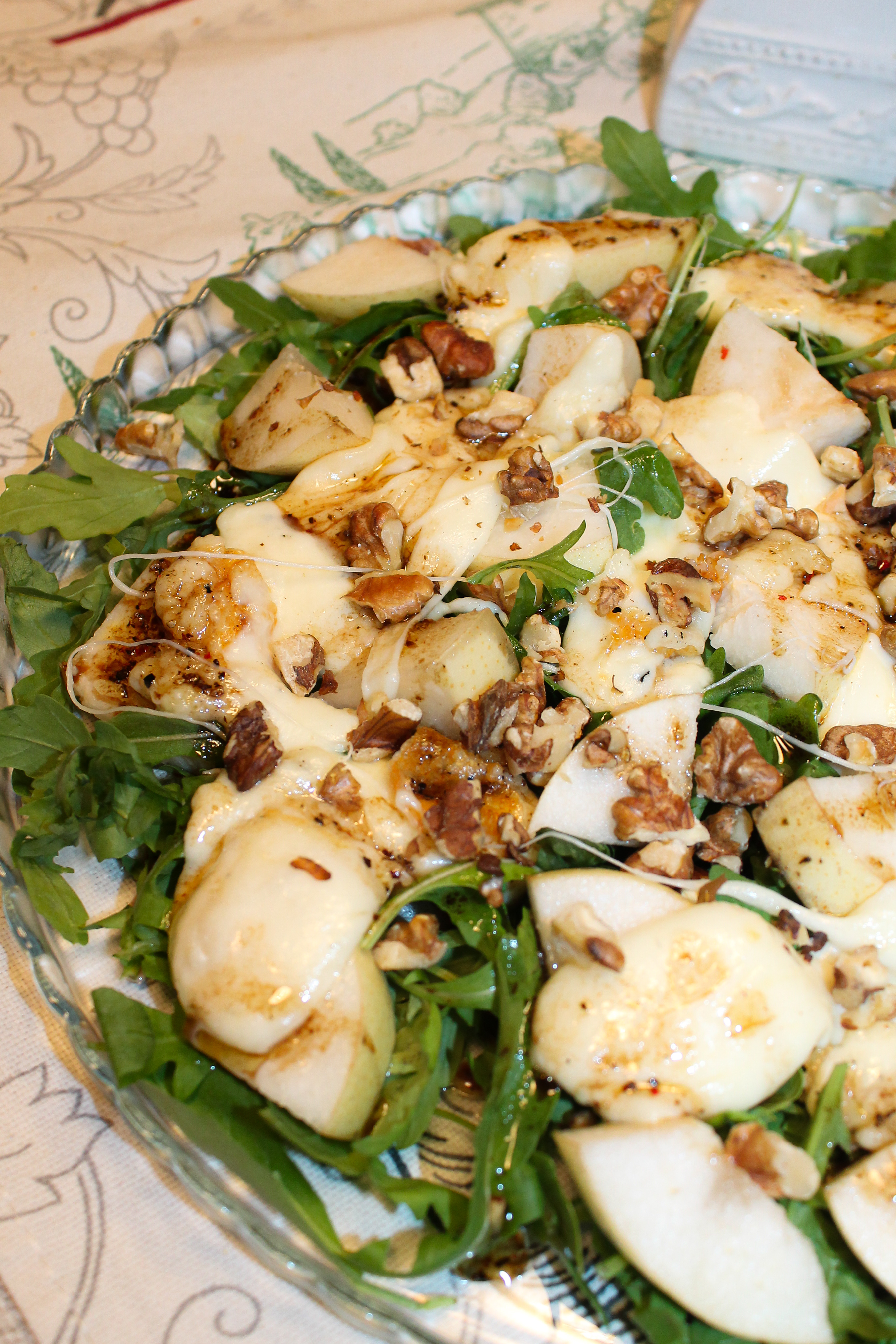 Овощной салат с жареным сыром