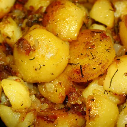 Картофель по-деревенски на сковороде
