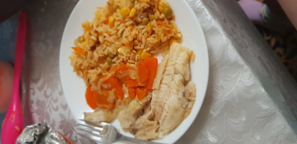 Рис с овощами и рыба на пару 😋