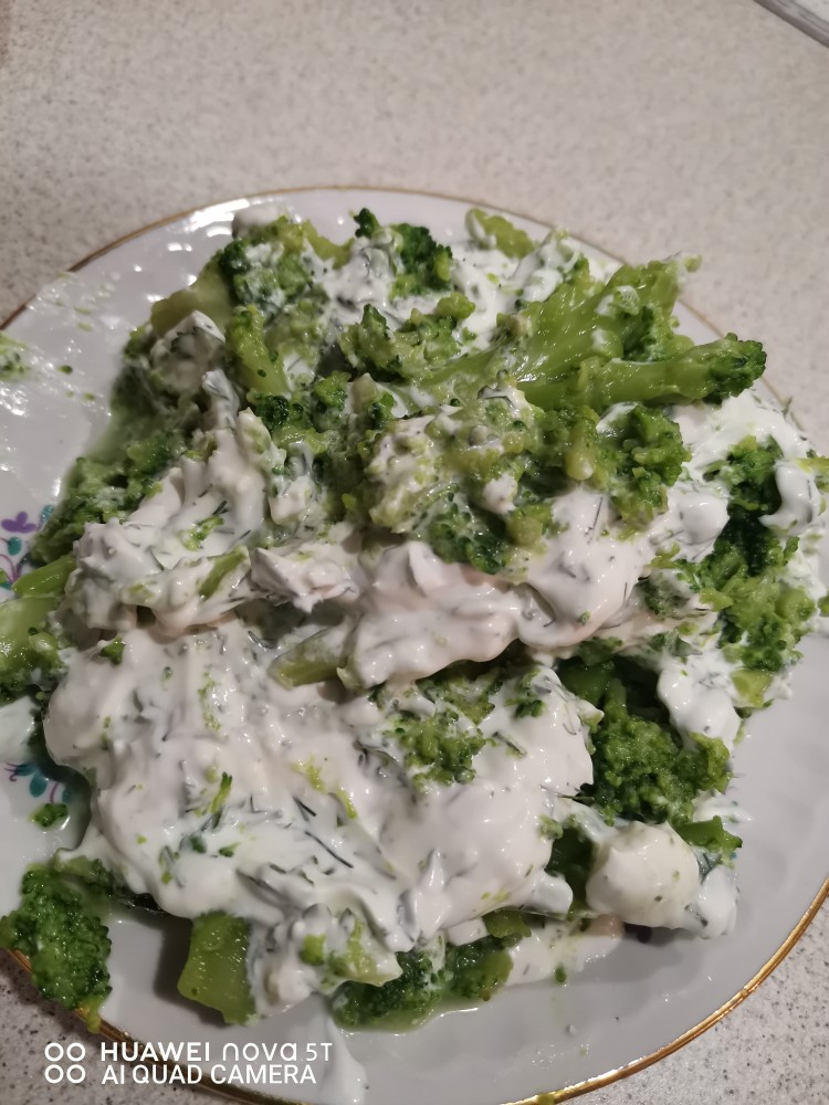 Брокколи под чесночным соусом
