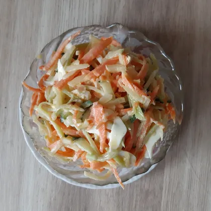 Салат из моркови, огурца с кунжутом