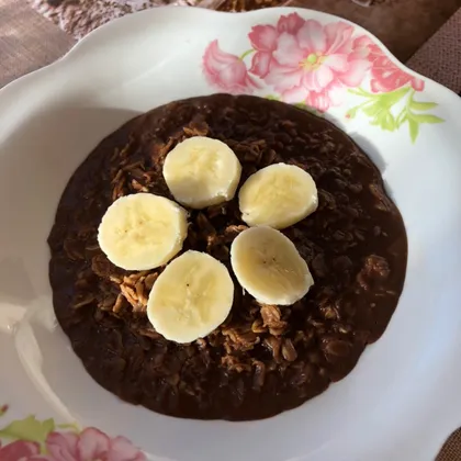 Шоколадная овсянка с бананом на завтрак
