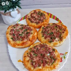 Ватрушки с колбасой и сыром