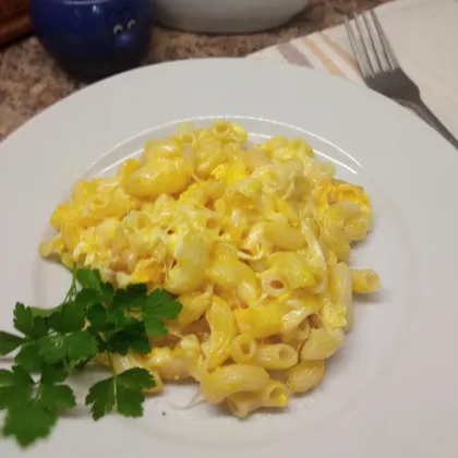 Макароны с яйцом и сыром