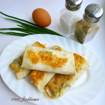 Пирожки с яйцом, зелёным луком и сыром в лаваше