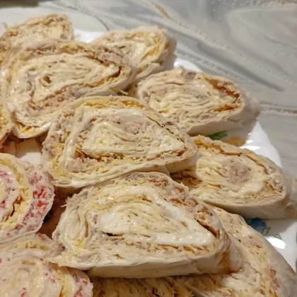 Рулет с консервированной горбушей