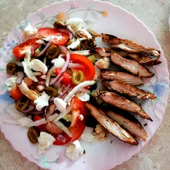 Салат 🥗 овощной с моцареллой и оливками