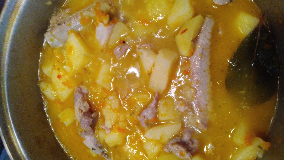 Тушёный картофель с ребрами