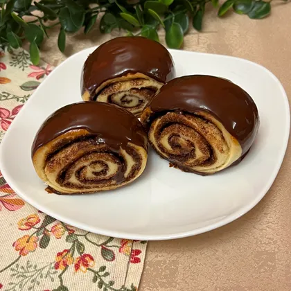 Булочки с корицей и шоколадной глазурью