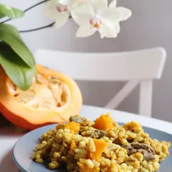 Замечательное карри с тыквой, перловкой и куриной печенкой