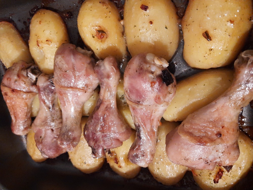 Куриные ножки с картофелем и укропом в мультиварке