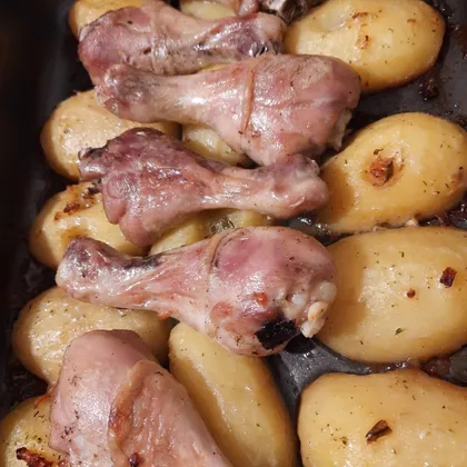 Куриные голени с картошкой в духовке