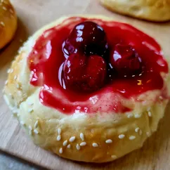 Булочки с  чизкейком и вишней 🍒