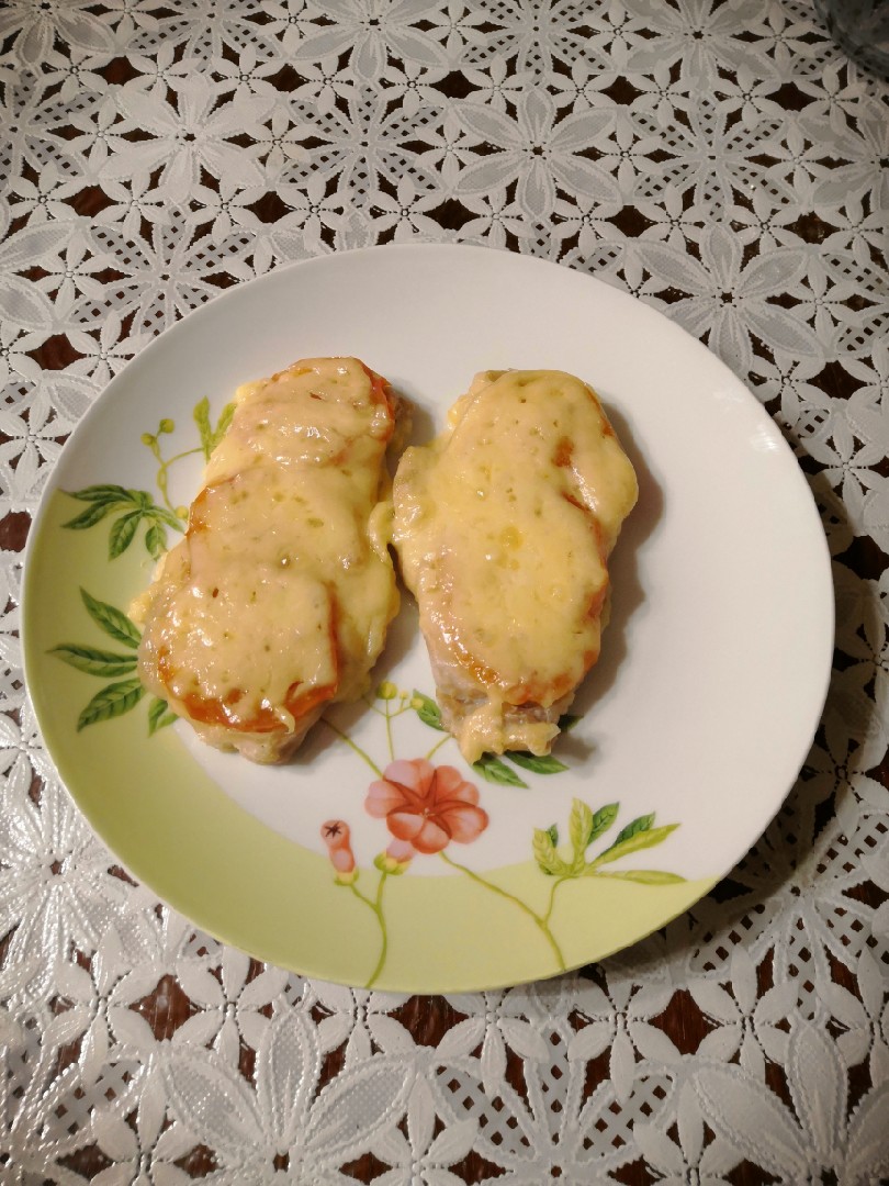 Мясо свинины с грибами и сыром