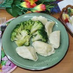 Вареники с картофелем и брокколи 