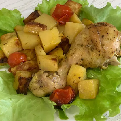 Куриные ножки с картошечкой и помидорами черри