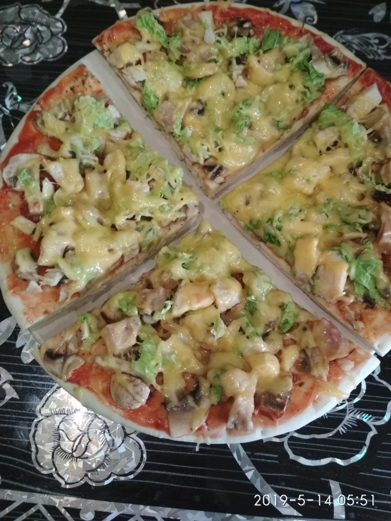 Пицца с курицей и грибами