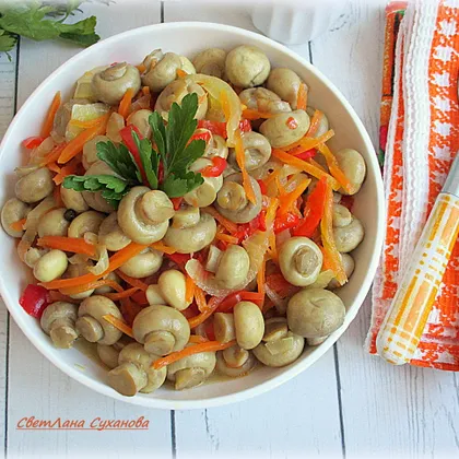 Маринованные шампиньоны с морковью, перцем и луком