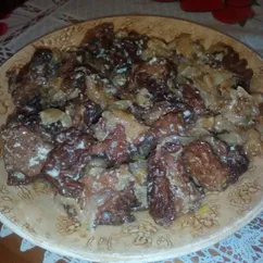 Грибы строчки с луком и сметаной