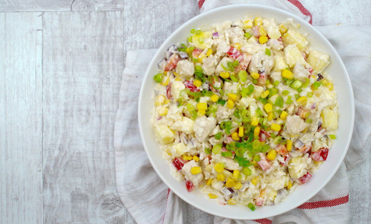Салат с рисом и кукурузой