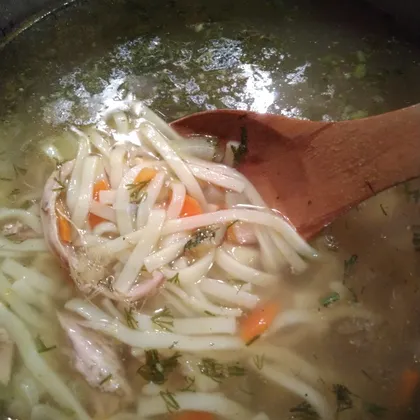Суп с лапшой на бульоне из индейки