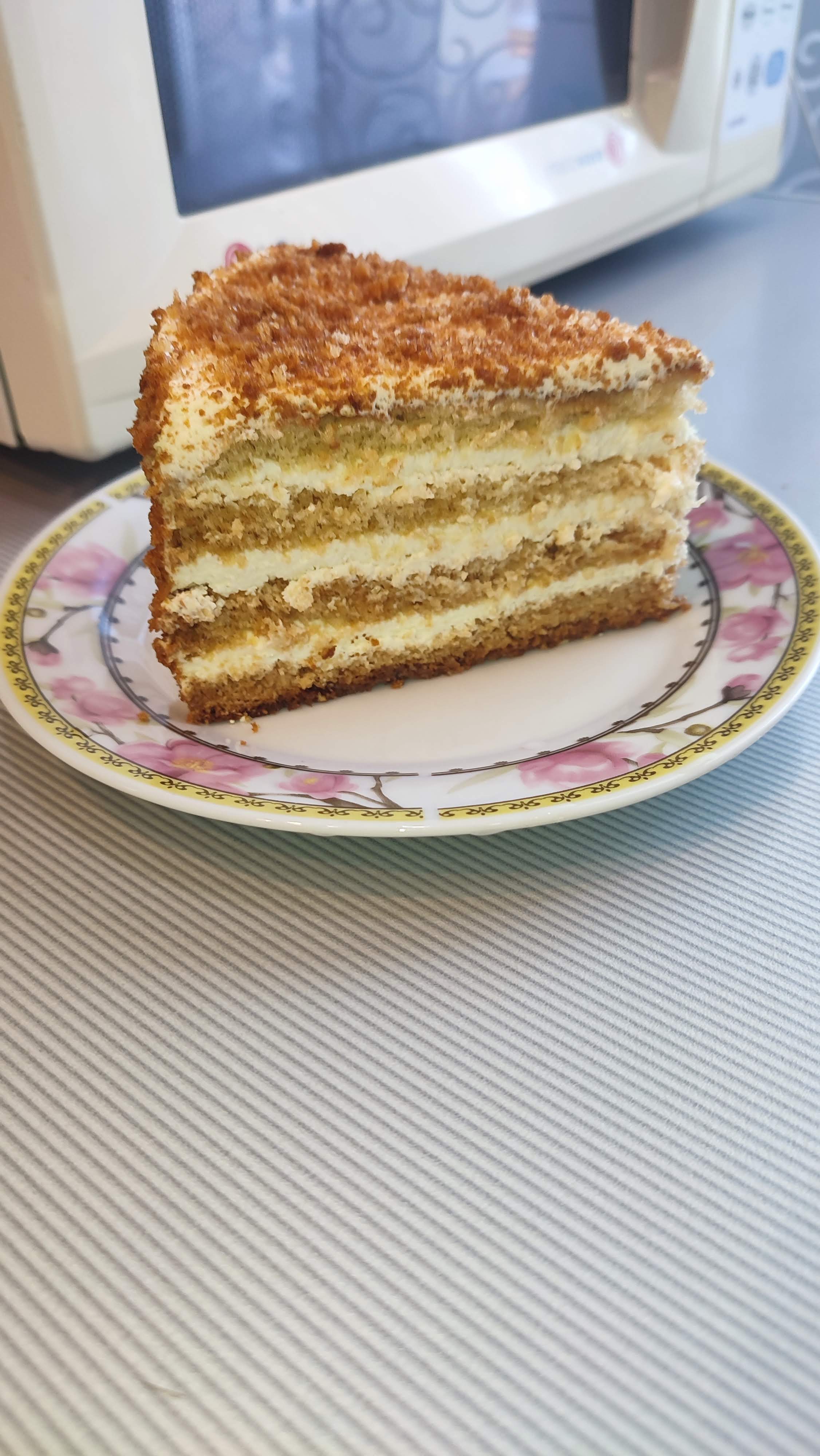 Бисквитный медовый торт со сметанно - сливочным кремом