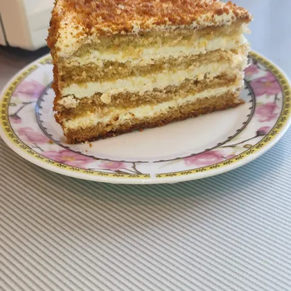 Бисквитный медовый торт со сметанно - сливочным кремом