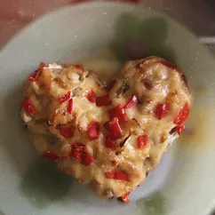 Запеканка-сердце, из мясного фарша с грибами и сыром❤️