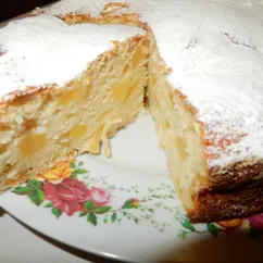 Шарлотка с творогом и яблоками