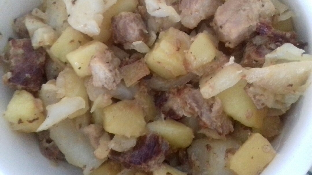 Картошка с мясом и капустой