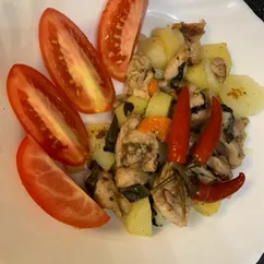 Тушеная курица с картошкой