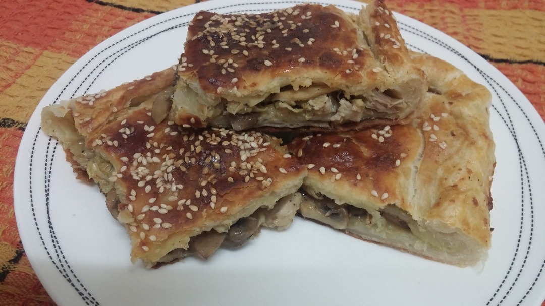 Закусочный слоеный пирог с грибами и сыром - araffella.ru