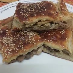 Закусочный пирог с курицей и грибами