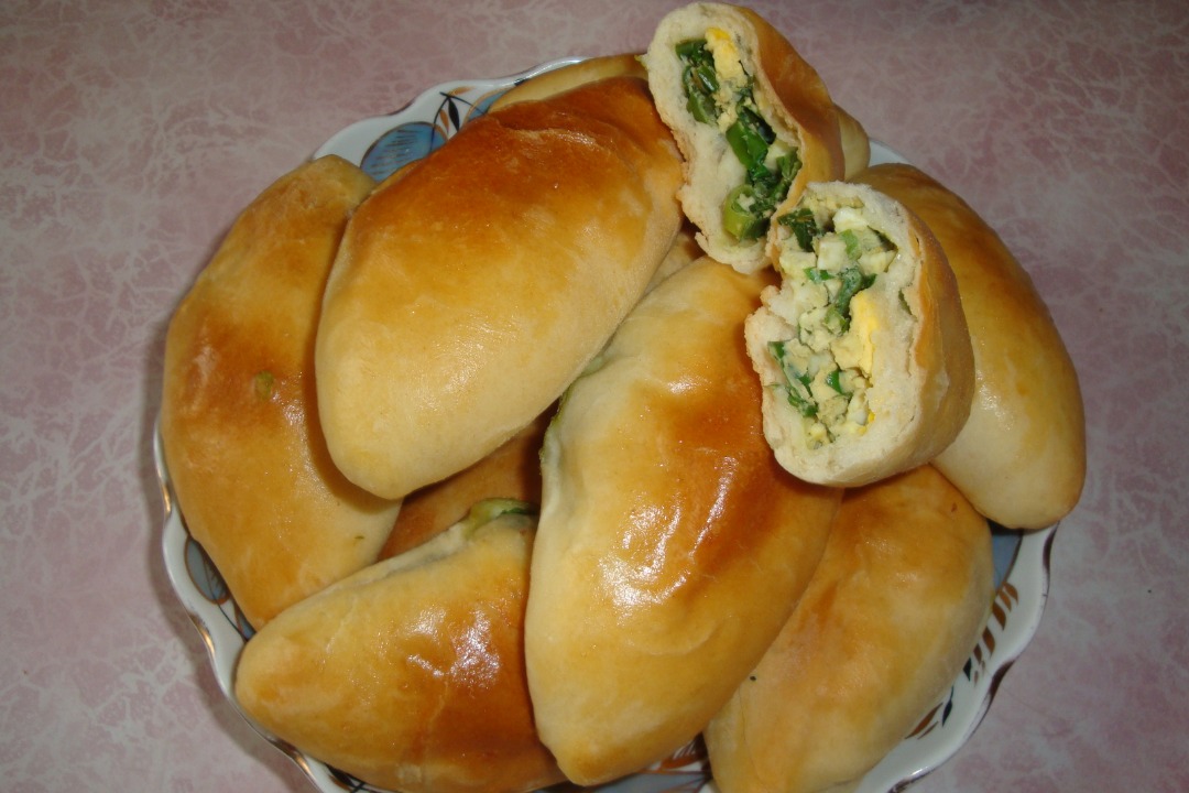 Пирожки с луком и яйцом в духовке