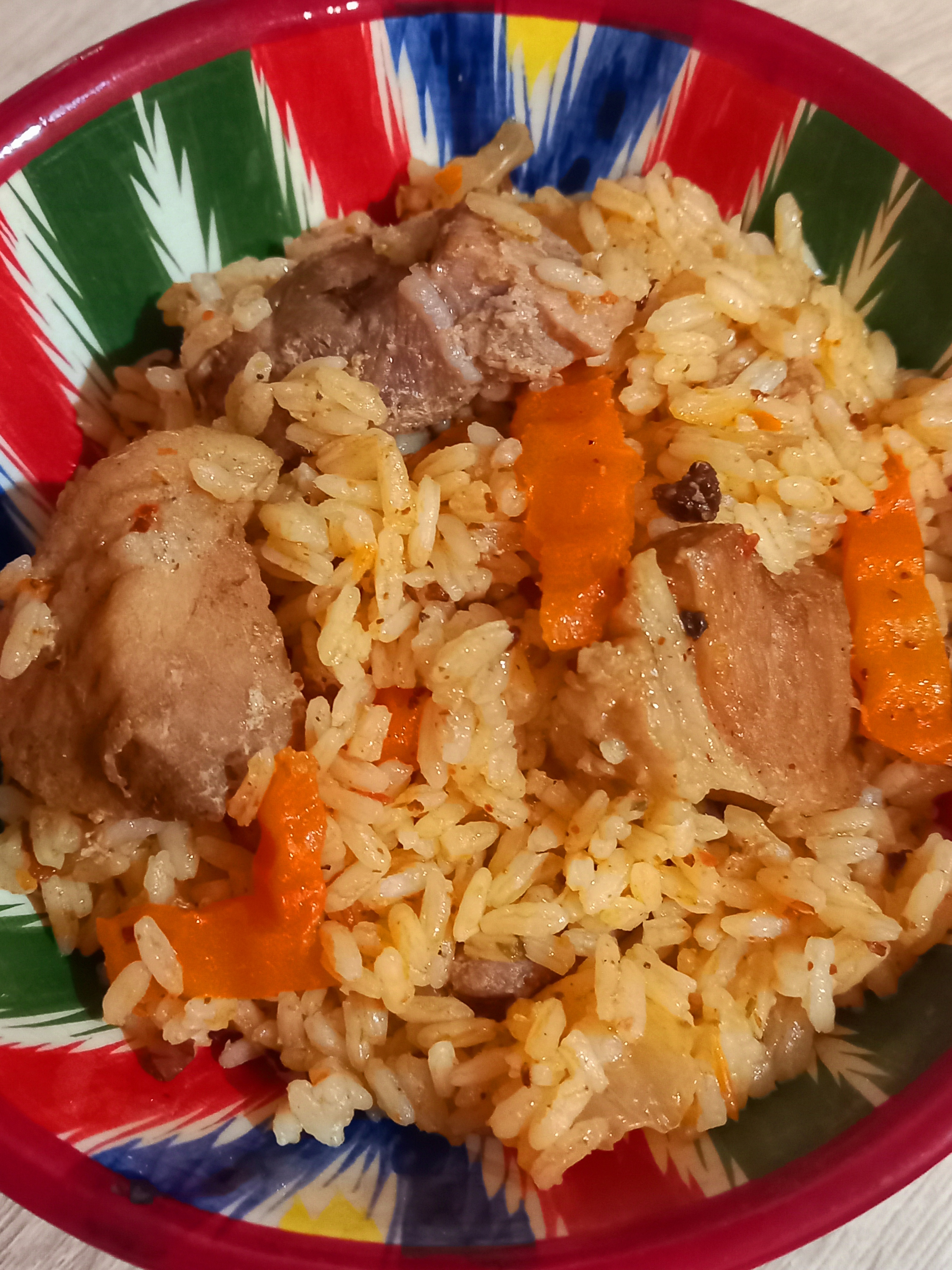 Рис со свининой и овощами в жаровне