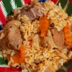 Рис со свининой и овощами в жаровне